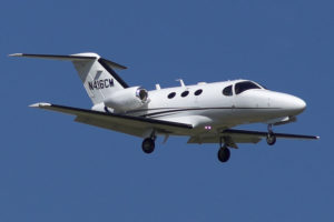 Jet privé Citation Mustang à l'atterrissage