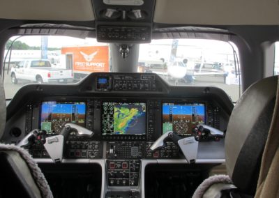 Cockpit de l'Embraer Phenom 300