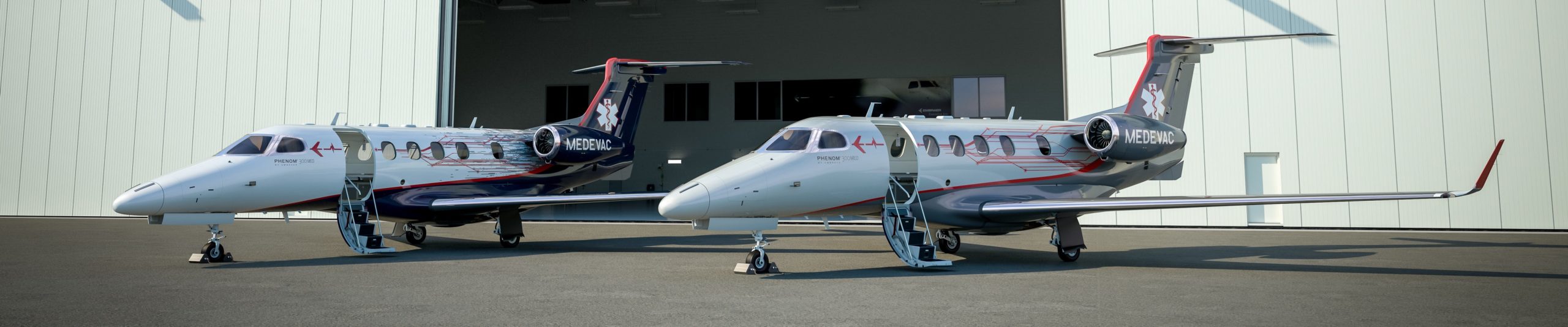 Deux Embraer Phenomm 300MED au hangar