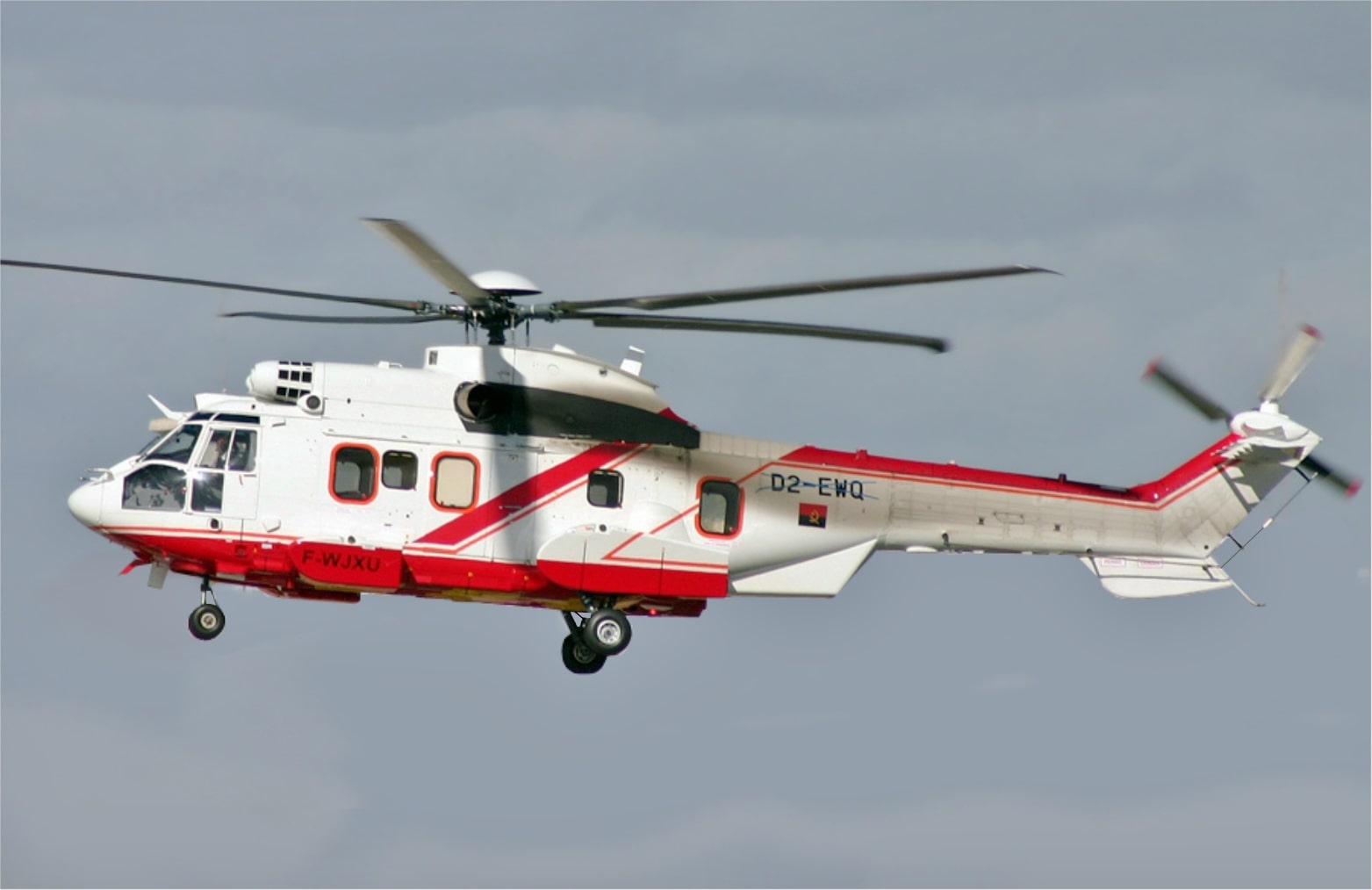 L'hélicoptère Super Puma pour le transport de fret aérien international