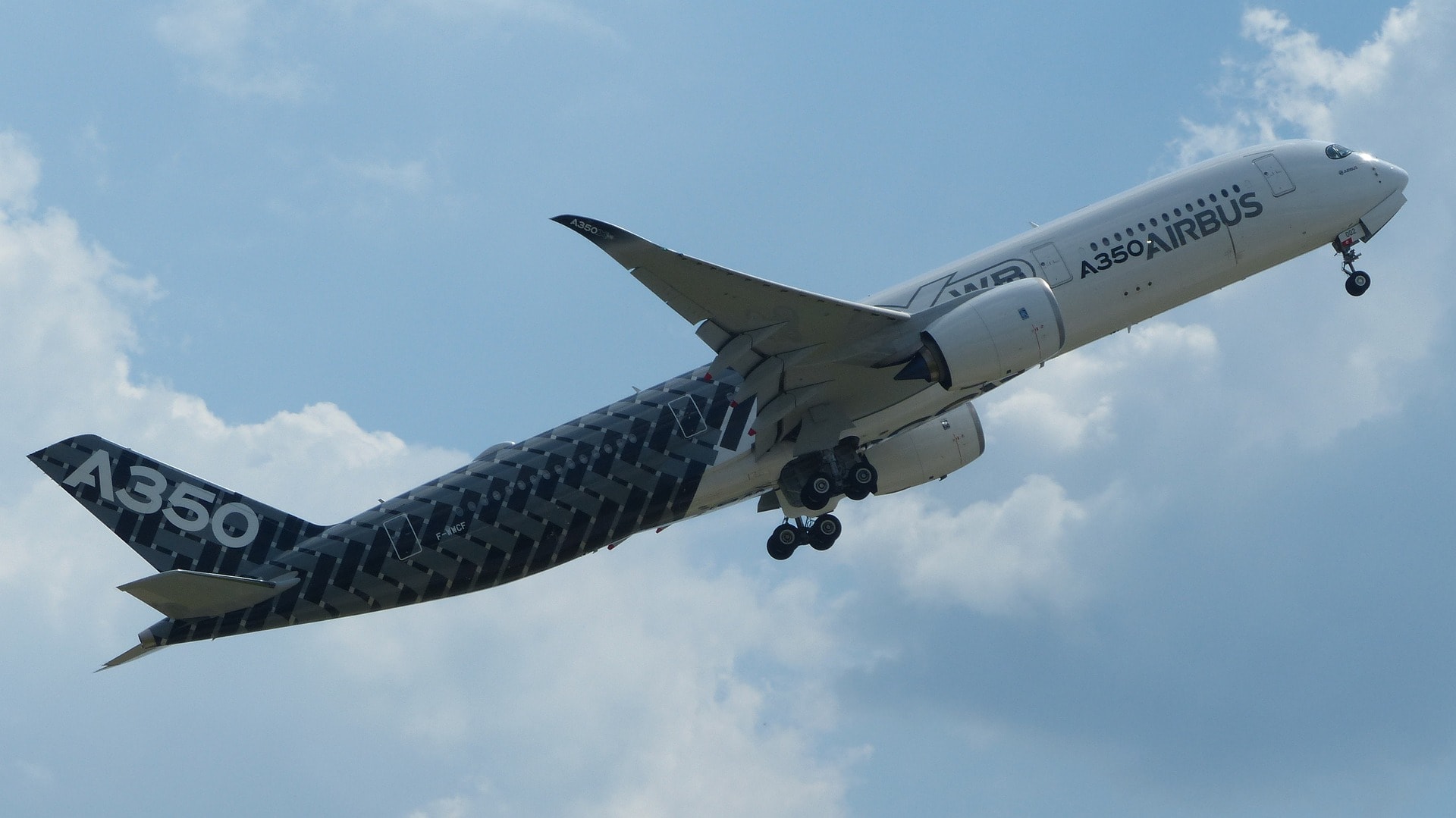 L'airbus A350 XWB au décollage