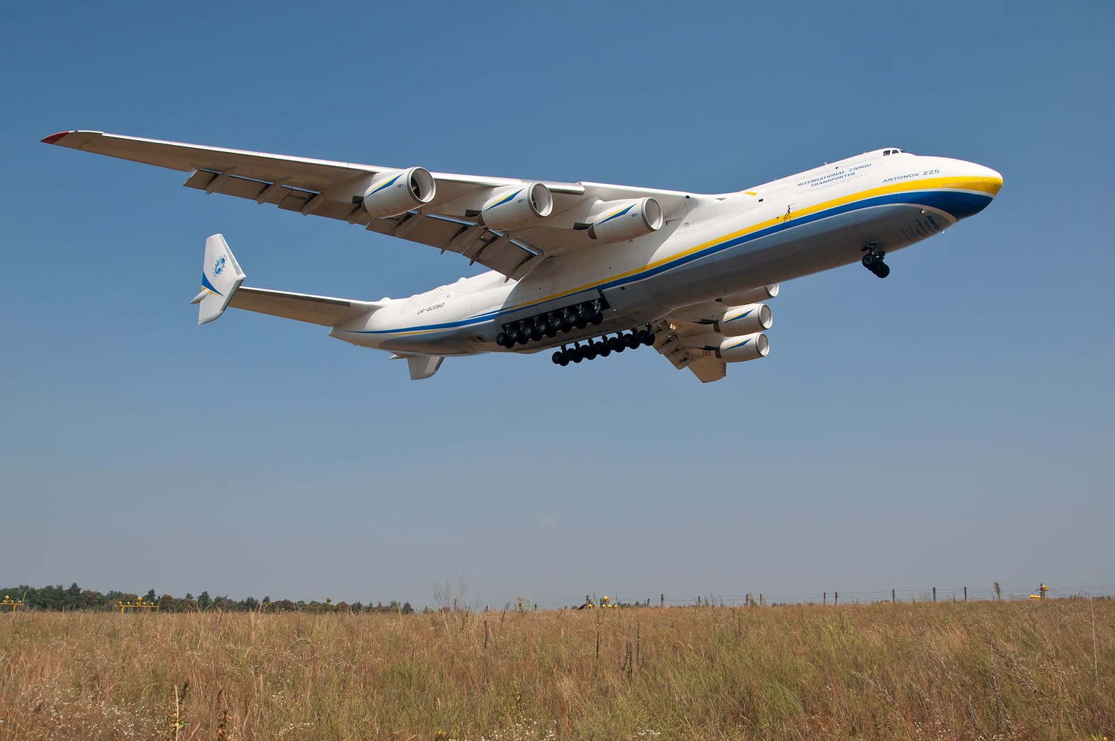 L'antonov AN-225 pour l'expédition de marchandises à l'international