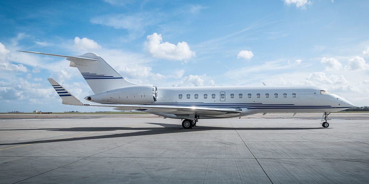 Bombardier Global 6000 taxiing