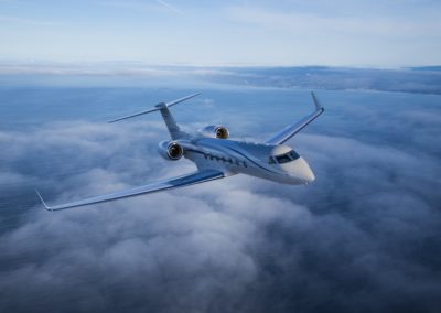 The magnificient Gulfstream G550 flying over clouds