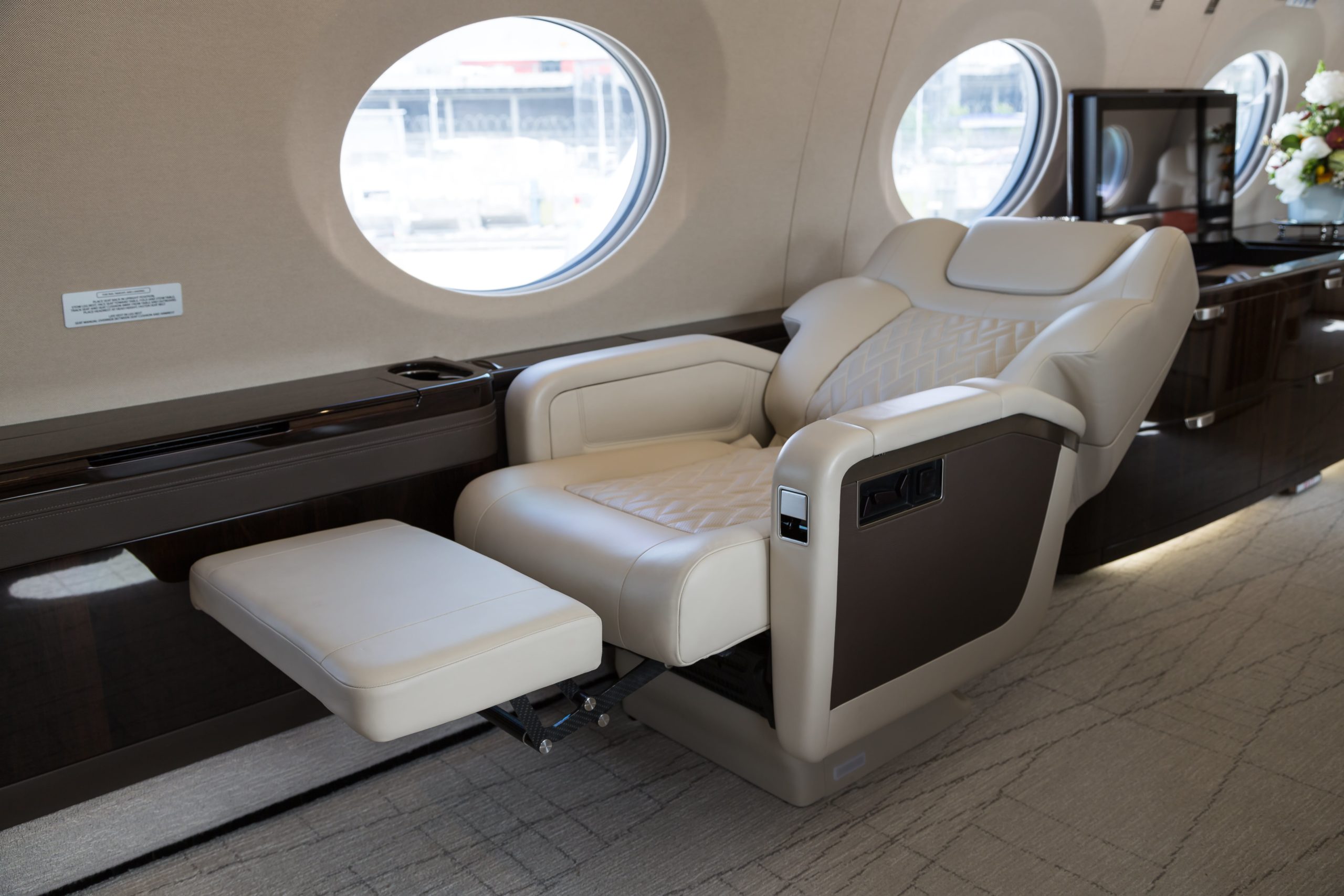 Reclined seat in the Gulfstream G600