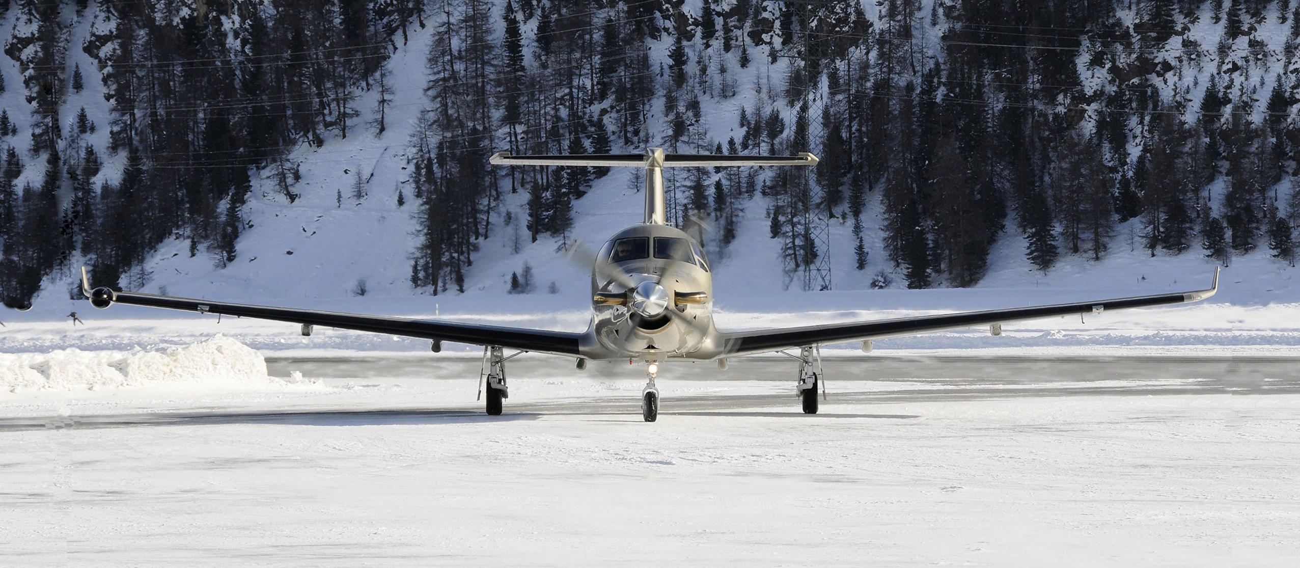 Pilatus PC-12 taxiing on snowy ground