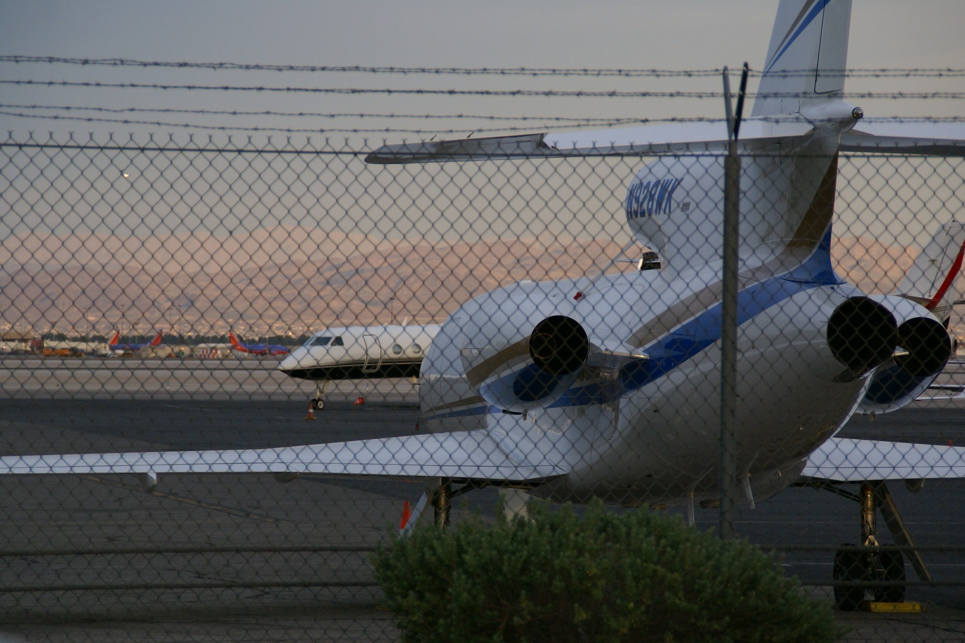Dassault Falcon 2000, jet d’affaires, au parking à McCarran