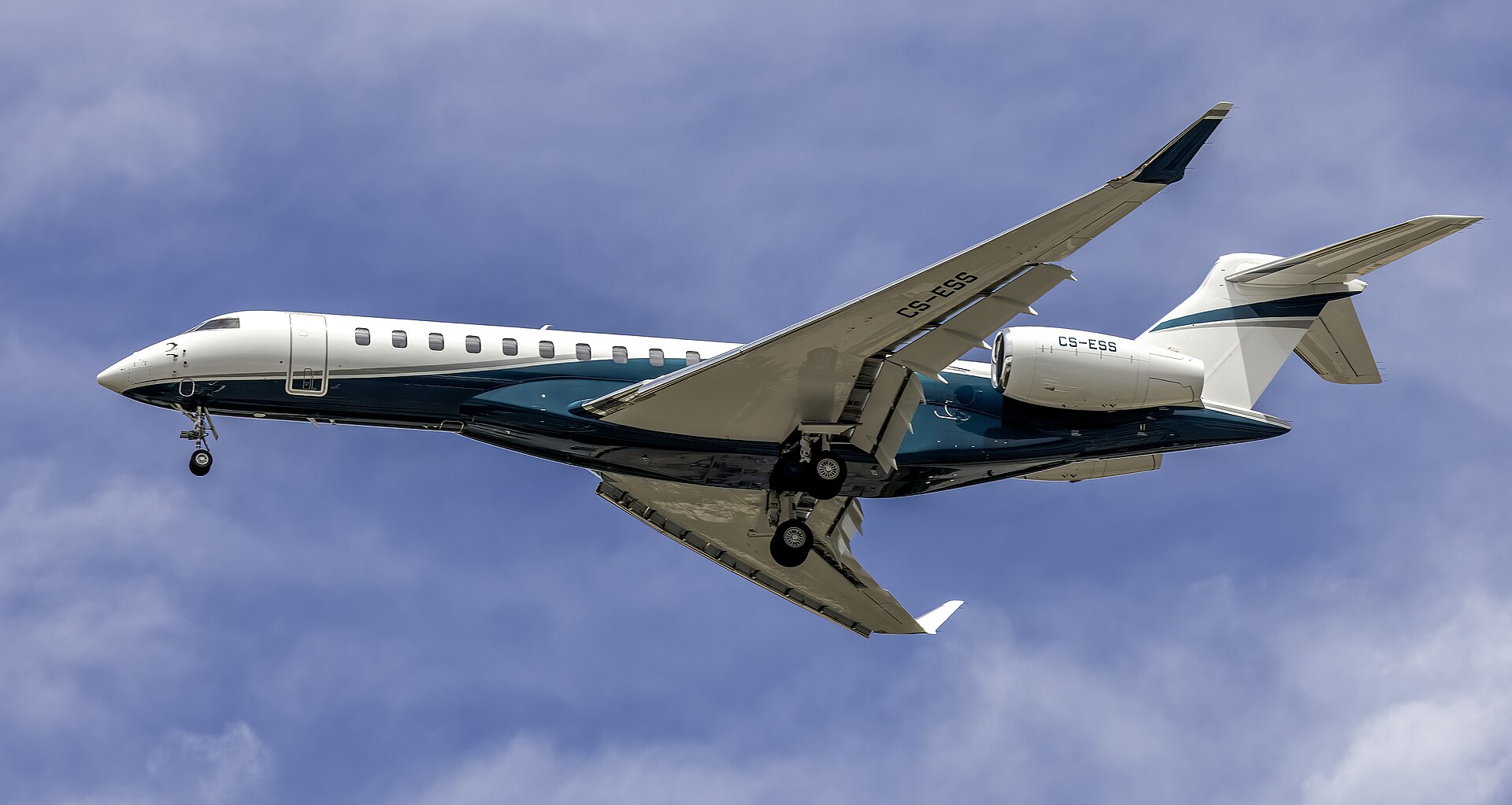 Bombardier Global 7500 on approach Freelance heavy jet captain territory: a Bombardier Global 7500 on approach under a cloudy sky