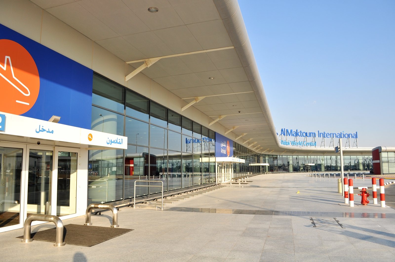 Terminal de Dubai World Central – Al Maktoum International Entrée du terminal passagers de l’aéroport Dubai World Central – Al Maktoum International (DWC)