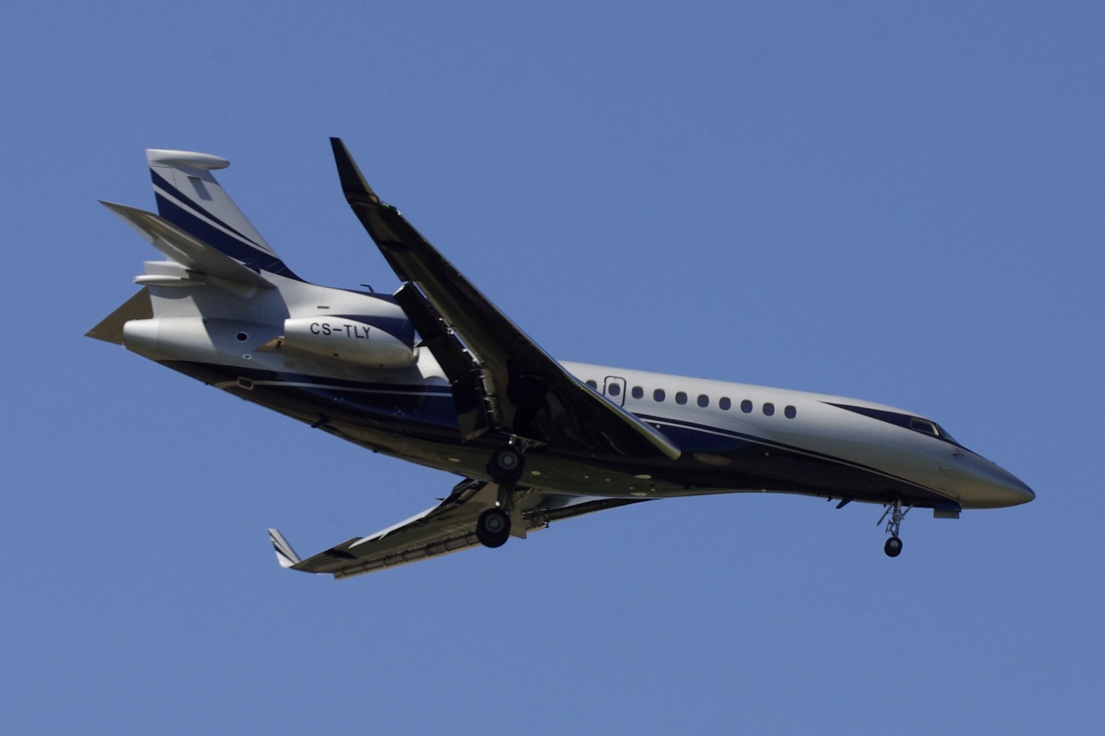 Illustration de type — pas l'appareil concerné Dassault Falcon 7X à l'atterrissage. Illustration de type — pas l'appareil concerné