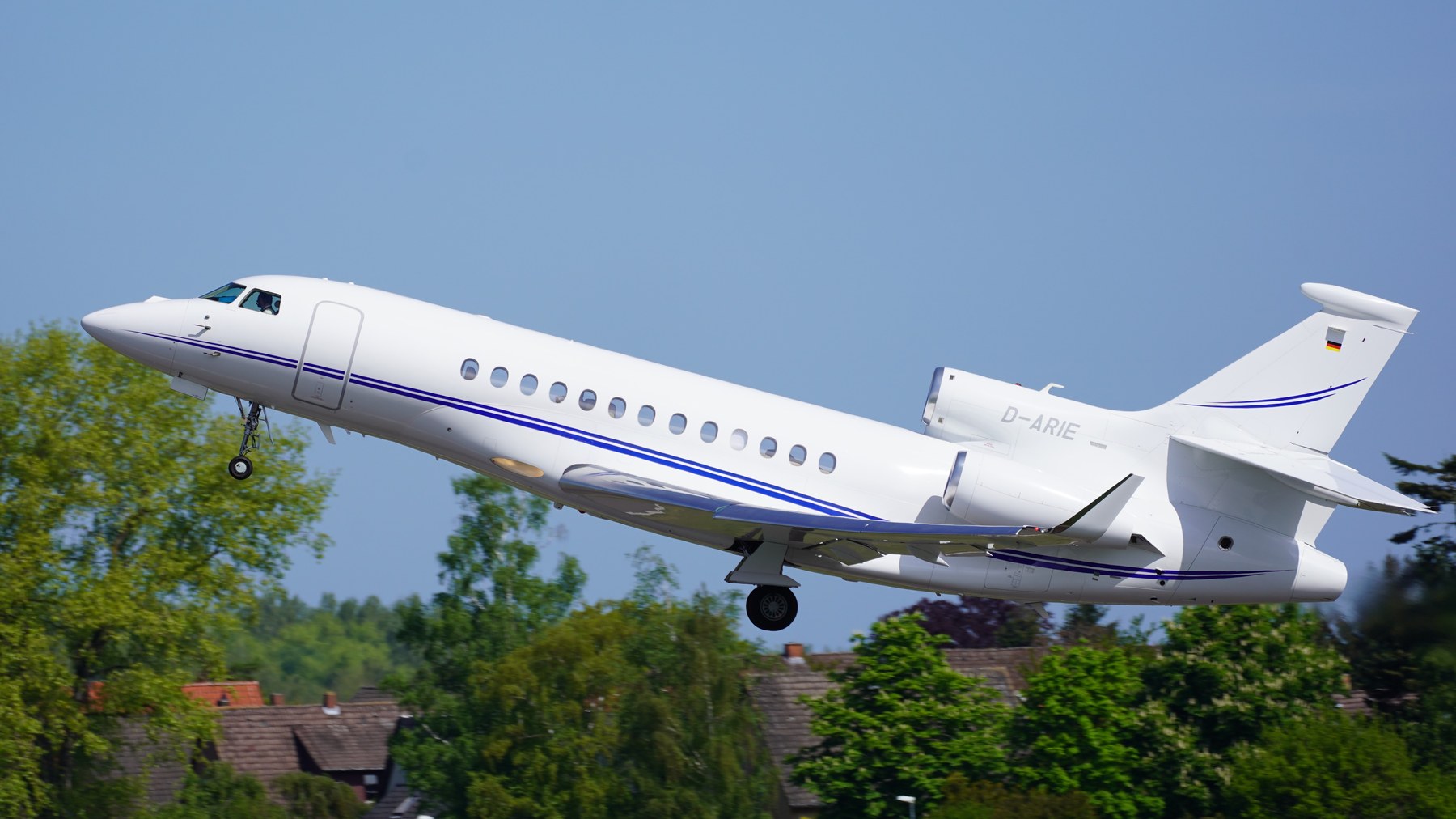 Illustration de type — pas l'appareil concerné Dassault Falcon 7X au parking. Illustration de type — pas l'appareil concerné